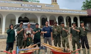Menwa-Batalyon-102-Rencong-Sakti-UIN-Ar-Raniry-bersih-masjid-Tamiang